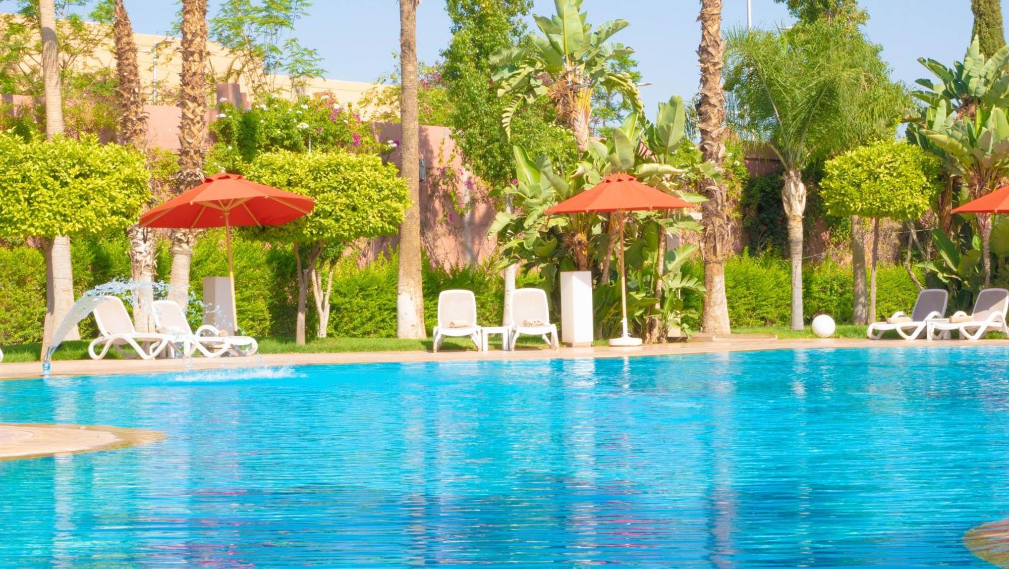 Palm Plaza Hôtel&Spa Marraquexe Exterior foto A swimming pool